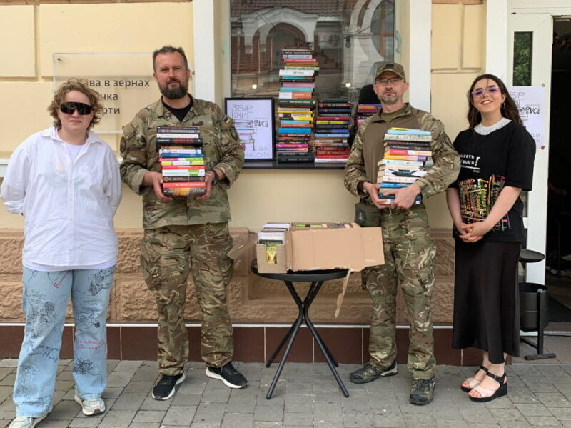 У Франківську збирають книги для артилерійської бригади «Грегіт»