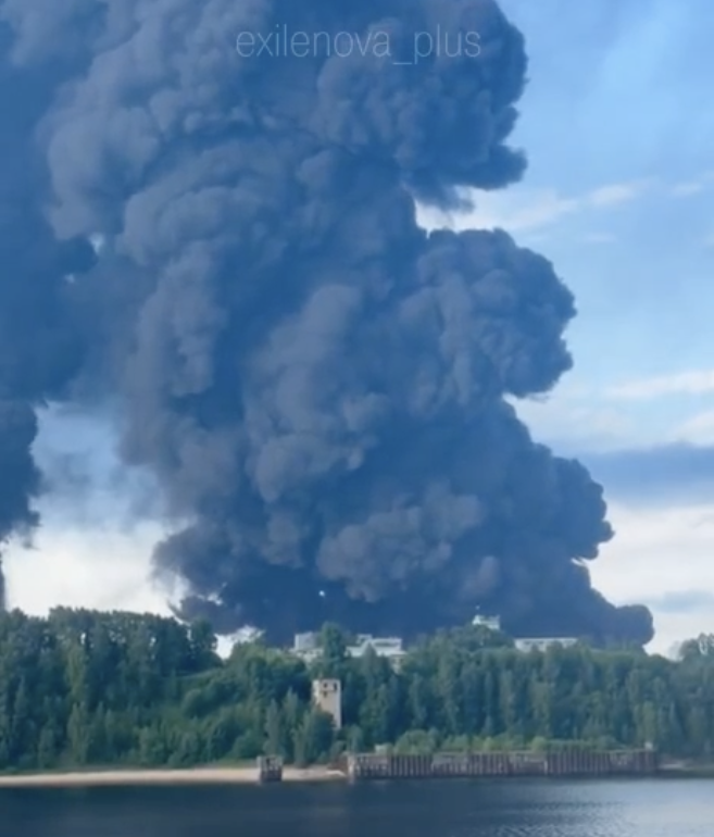Дрони атакували хімзавод «Азот» у Новомосковську і нафтобазу в Рибінську
