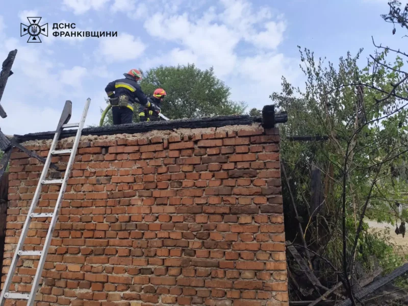 У Дубовецькій громаді горіла господарська будівля - пожежу ліквідували