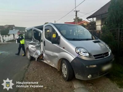 Учора, 3 жовтня близько 16:18 поліція отримала повідомлення про ДТП в селі Маркова Солотвинської територіальної громади. Зіткнулися автомобіль «Opel Vivaro» та мотоцикл, унаслідок аварії травмувася 24-річний мотоцикліст