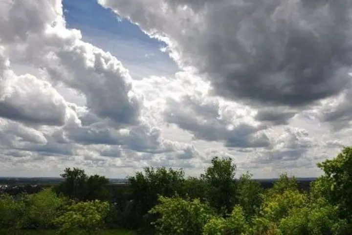 хмарно