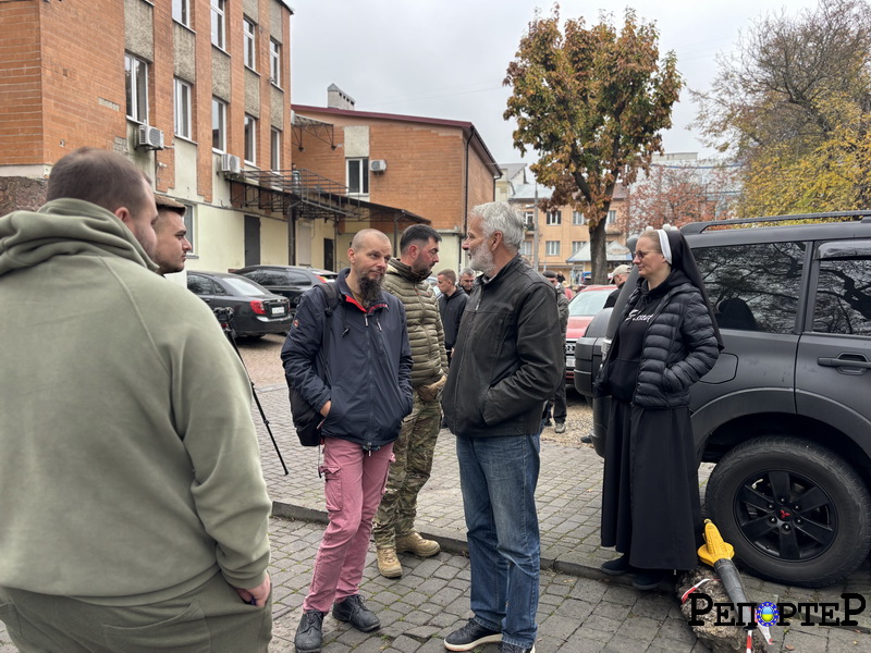 У Франківську перетворюють паркан монастиря на місце пам’яті та єднання У Франківську перетворюють паркан монастиря на місце пам’яті та єднання